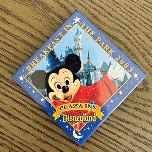 2003 Disneyland Plaza Inn Breakfast in the Park Pin/Button